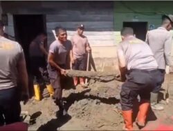 Polres Gayo Lues dan Brimob Polda Aceh Bersihkan Lumpur dan Material Kayu Pascabanjir Bandang