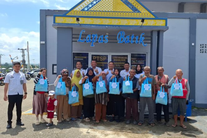 
					Lapas Muara Enim Gelar Pembagian Bansos Dalam Rangka Natal 2025 dan Tahun Baru 2026