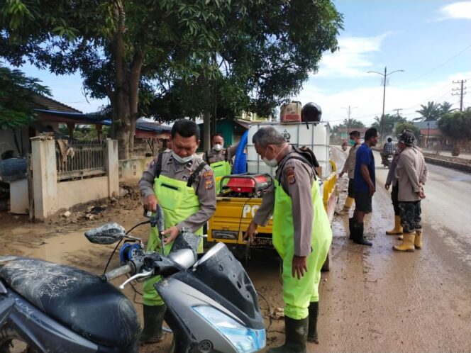 
					Bantu Pemulihan Pascabanjir, Polres Aceh Tamiang Berikan Servis dan Cuci Motor Gratis untuk Warga Terdampak Banjir