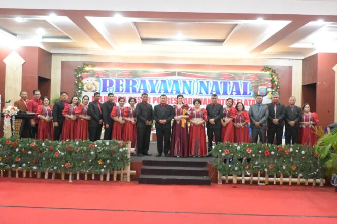 
					Perayaan Natal Polres Labusel 2025, Kapolres Tegaskan Nilai Keluarga dan Pengabdian Humanis Polri