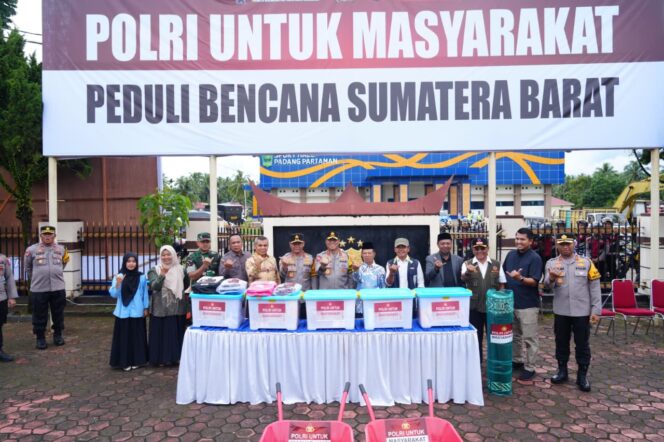 
					Wakapolri Tinjau Penyaluran Bantuan Polri untuk Warga Terdampak Bencana di Padang Pariaman