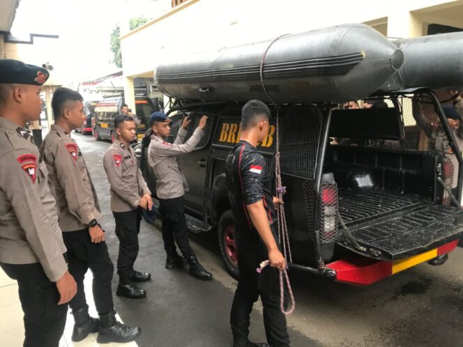 
					Brimob Polda Metro Jaya Perkuat Kesiapsiagaan SAR