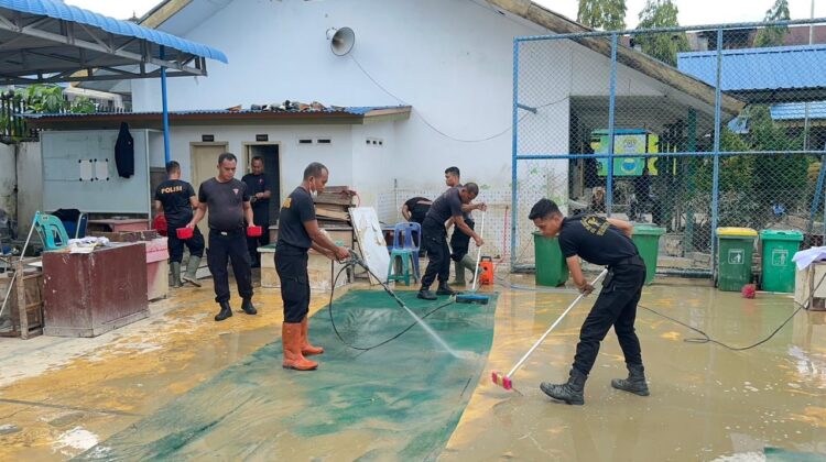 Polri Peduli Pendidikan, Pulihkan Fasilitas Pendidikan di SMA Negeri 1 Tanjung Pura Pascabanjir