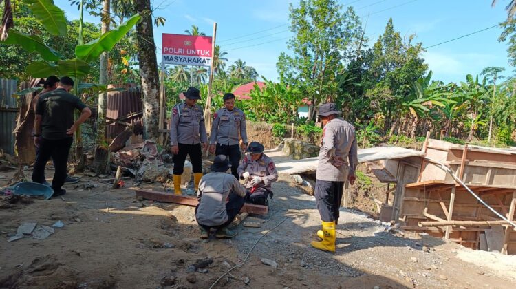 Brimob Polda Sumbar Rampungkan Jembatan Darurat, Mobilitas Warga Kataping–Sungai Buluah Kembali Normal