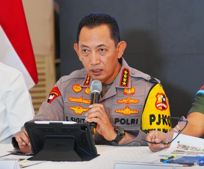 
					Polri Operasikan 29 Dapur Lapangan, Pastikan Kebutuhan Konsumsi Warga Terdampak Terpenuhi