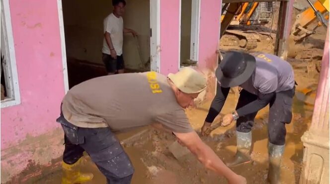 
					Tiga Alat Berat Dikerahkan Tangani Longsor di Padang Pariaman