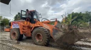 Kapolri Bantu Alat Berat untuk Percepat Pemulihan Jalan, Fasilitas Umum dan Rumah Warga Pasca banjir di Kab. Pidie