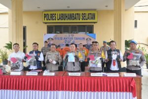 POLRES LABUHANBATU SELATAN GELAR KONFERENSI PERS AKHIR TAHUN 2025, PAPARKAN CAPAIAN KINERJA DAN INOVASI