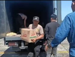 Polri Kirim Logistik Lewat Udara ke Palambayan, Dukung Penanggulangan Banjir Sumatera Barat