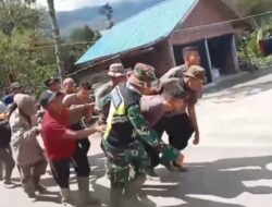 Tak Kenal Hari Libur, Polri Bersama Warga Bangun Jembatan Darurat Pascabencana di Aceh Tengah