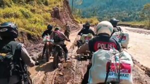 Polres Aceh Tengah dan BKO Brimob Polda Aceh Bangun 7 Jembatan Darurat di Wilayah Terisolir