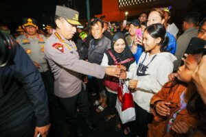 Kapolri Turun Langsung ke HI, Cek Pengamanan Tahun Baru hingga Sapa Masyarakat