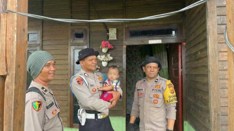 Respon Cepat Polres Aceh Tengah Tembus Wilayah Terisolir, Pastikan Kondisi Bayi Sehat dan Layani Kesehatan Warga