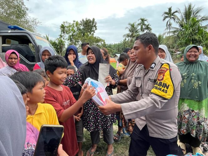 
					Bhakti Pendidikan Polri, Kapolda Aceh Kirim Bantuan Perlengkapan Sekolah untuk Anak-anak Desa Seumadam