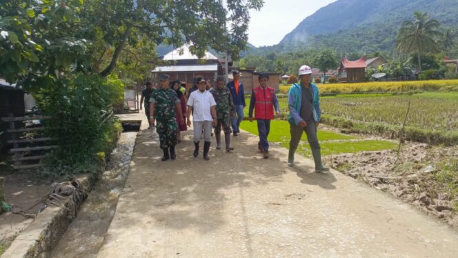 
					BNPB Pusat Bersama Wakil Bupati Solok Tinjau Lokasi Banjir Bandang di X Koto Singkarak dan Junjung Sirih