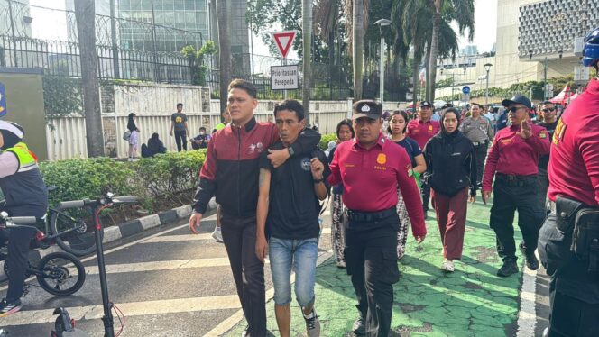 
					Dengan Berhasil Mengamankan Dua Orang Terduga Pelaku Pencopetan di Tempat Umum Personel Ditpamobvit Polda Metro Jaya Berhasil Memberikan Rasa Aman Terhadap Masyarakat Di Tempat Keramaian