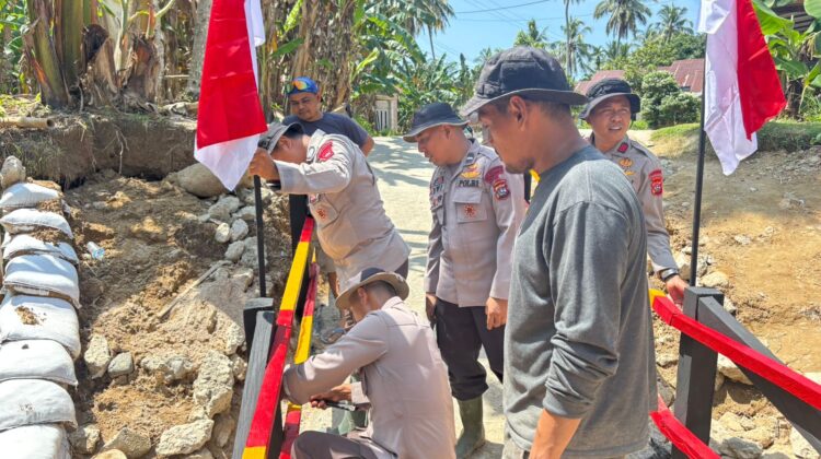 Brimob Polda Sumbar Rampungkan Jembatan Darurat Penghubung Kataping–Sungai Buluah