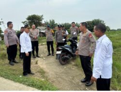 Dansat Brimob Polda Metro Jaya Hadir Dukung Program Kapolda Metro Jaya Melalui Peninjauan Rencana Jembatan Desa