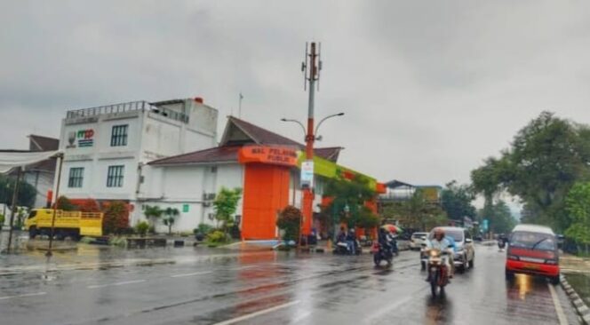 
					Tiang Pintar Senilai Hampir Rp1 Miliar di Alun-alun Sumedang Pemberian CSR Pihak Swasta