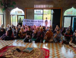 Pokir Peduli, Anggota DPRD Kabupaten Solok Nazar Bakri Serahkan Bantuan Tas Sekolah di Nagari Paninggahan