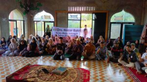 Pokir Peduli, Anggota DPRD Kabupaten Solok Nazar Bakri Serahkan Bantuan Tas Sekolah di Nagari Paninggahan
