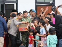 Kapolda Metro Jaya Bersama Pangdam Jaya Pastikan Penanganan Pengungsi Banjir Terlayani dengan Baik