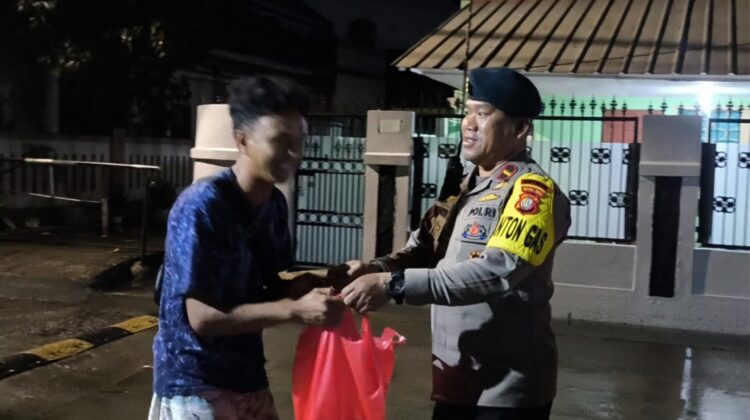 Brimob Polda Metro Jaya Dirikan Dapur Lapangan untuk Bantu Warga Terdampak Banjir di Jakarta Utara