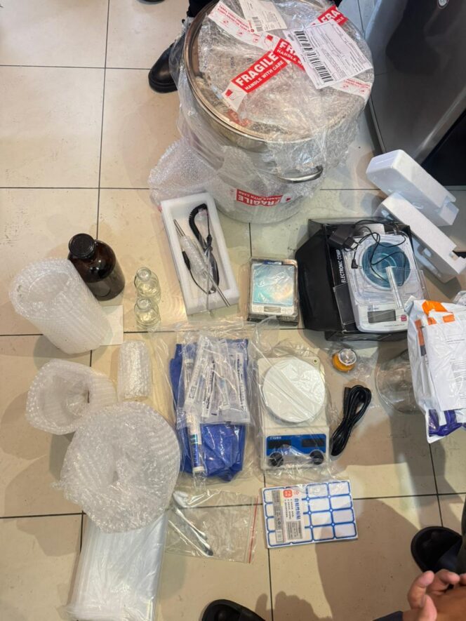 
					Polda Metro Jaya Bongkar Clandestine Lab Etomidate, Cegah Peredaran 15 Ribu Vape Narkotika