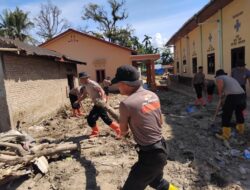 Brimob Hadir Dukung Pemulihan Rumah dan Aktivitas Ibadah Pascabencana Batang Toru