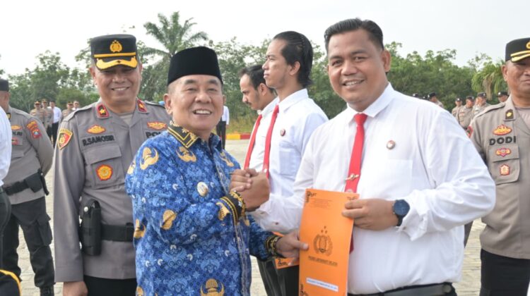Polres Labusel Beri Reward Personel dan Warga Berprestasi, Wakil Bupati: Apresiasi Nyata untuk Pengabdian Tanpa Pamrih
