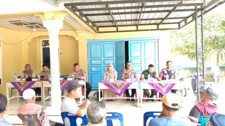 Kapolsek Kotapinang Ajak Warga Sisumut Aktifkan Satkamling dan Laporkan Pencurian Sawit Lewat Silaturahmi Kamtibmas