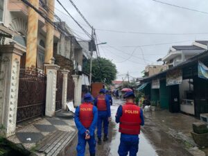 Banjir di Sejumlah Ruas Jalan, Brimob–Lantas–Polair PMJ Dikerahkan