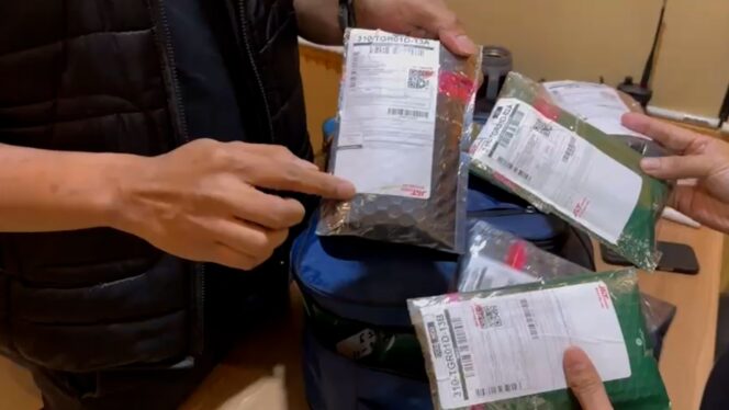 
					Polda Metro Bongkar Modus Kirim Ganja Pakai Paket Online, Sita 2,3 Kg Barang Bukti