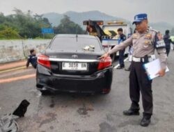 Kecelakaan di Tol Cisumdawu, 3 Orang Tewas dan Truk Fuso Terbalik