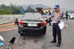 Kecelakaan di Tol Cisumdawu, 3 Orang Tewas dan Truk Fuso Terbalik