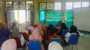 Dinas Pertanian Kabupaten Solok Tinjau dan Salurkan Bantuan Sawah Terdampak Bencana di Junjung Sirih