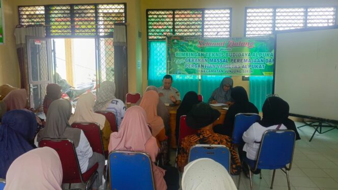 
					Dinas Pertanian Kabupaten Solok Tinjau dan Salurkan Bantuan Sawah Terdampak Bencana di Junjung Sirih