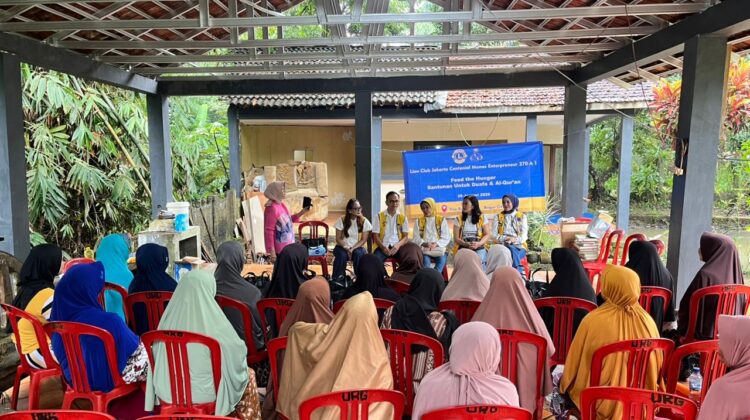 Lions Monas Entrepreneur Enterpreneur 307-A1:Bagikan Sembako & Kitab Suci