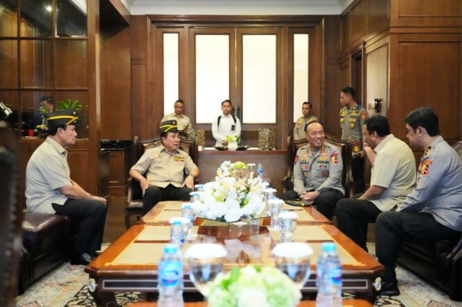 
					Ketua Umum PP Polri Tegaskan Loyalitas Purnawirawan, Wakapolri: Kedudukan Polri di Bawah Presiden Fondasi Strategis