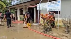 Polres Pidie Jaya Bersama Warga Gotong Royong Percepat Pemulihan Pascabanjir