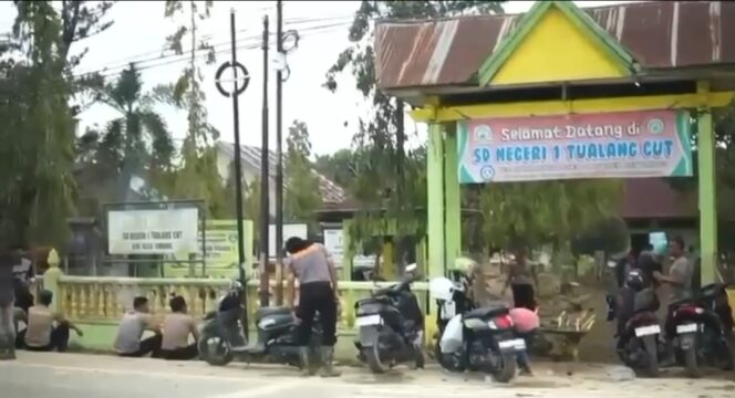 
					Polri Dampingi Pemulihan SDN 1 Tualang Cut Pascabanjir, Sekolah Siap Sambut Siswa 5 Januari 2026
