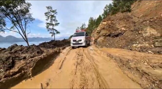 
					Dari Posko hingga Pintu Rumah, Polri Hadir Pastikan Layanan Kesehatan Warga Terdampak Bencana di Kala Segi Aceh Tengah