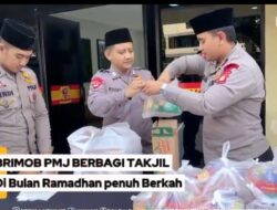 Brimob Polda Metro Jaya Gelar Aksi Berbagi Takjil bagi Masyarakat yang Berpuasa