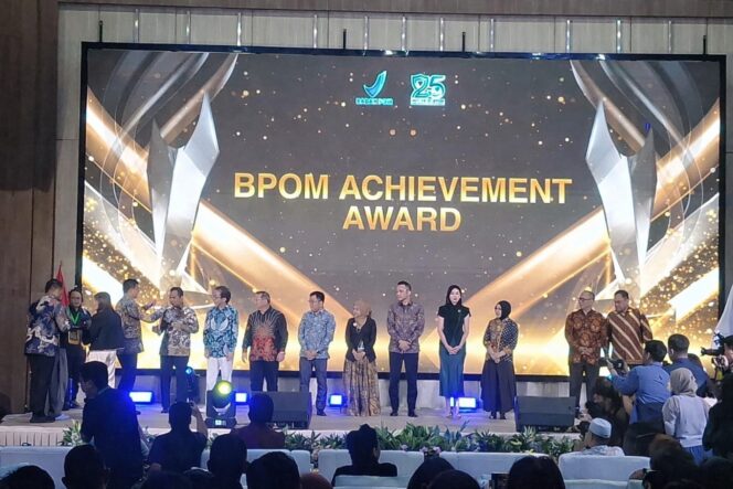 
					Polri Terima Penghargaan Khusus di Puncak HUT ke-25 BPOM RI, Apresiasi Sinergi Pengawasan Obat dan Makanan