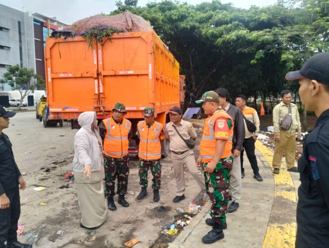 
					Kodim 0502/Jakarta Utara Bersama Pemkot Tangani Darurat Sampah di Papanggo Tanjung Priok