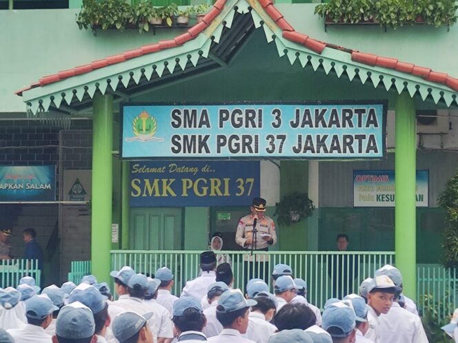 
					Operasi Pekat Jaya 2026: Binmas Polda Metro Jaya Manfaatkan Upacara untuk Tekankan Disiplin dan Cegah Tawuran