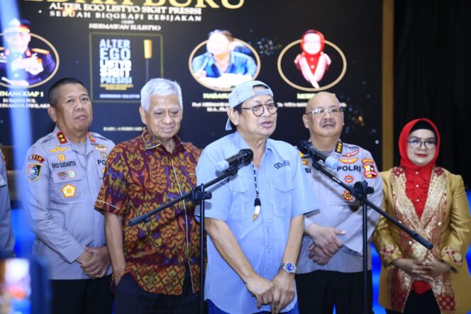 
					Bedah Buku “Alter Ego Listyo Sigit Presisi”, Prof. Hermawan Paparkan Dinamika Kebijakan Kapolri di Tengah Reformasi Polri