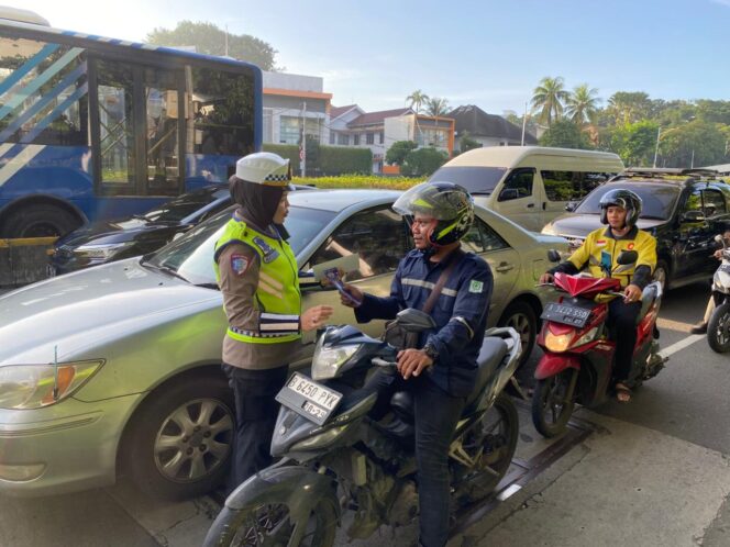 
					Operasi Keselamatan Jaya 2026, Polisi Edukasi Pelajar dan Pengguna Jalan di Senayan