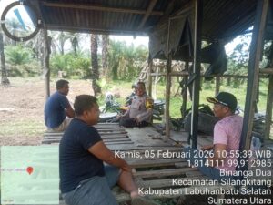 Bhabinkamtibmas Polsek Silangkitang Sambangi Warga Binanga Dua, Tekankan Waspada Kejahatan hingga Bahaya Judi Online
