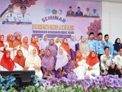 Hj. Emmiyati Dalimunthe, S.Pd pelopori acara Seminar Parenting Akbar dan Tarhib Ramadhan 1447 H MTSN Labuhan batu
